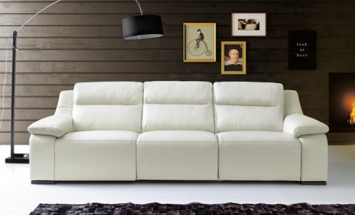 sofa de piel limpio
